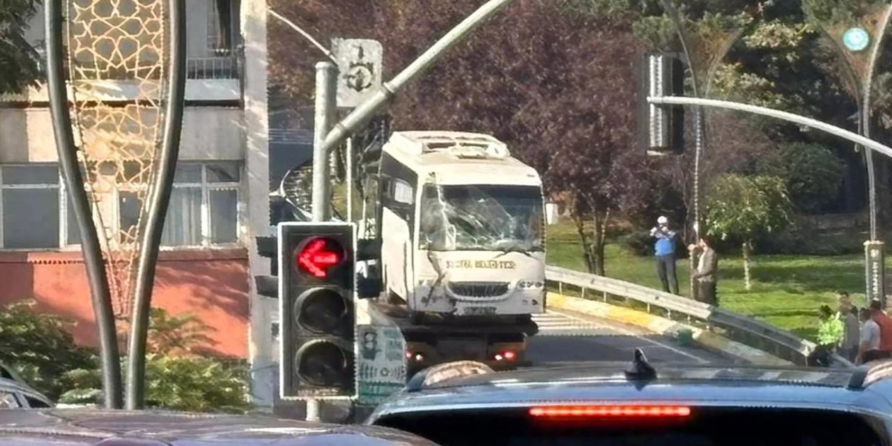 Kocaeli'nde freni boşalan otobüs duvara çarptı: Çok sayıda yaralı var