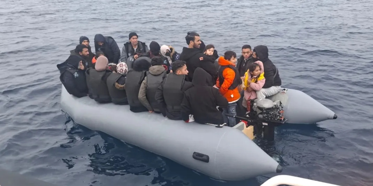 İzmir'de 128 düzensiz göçmen yakalandı