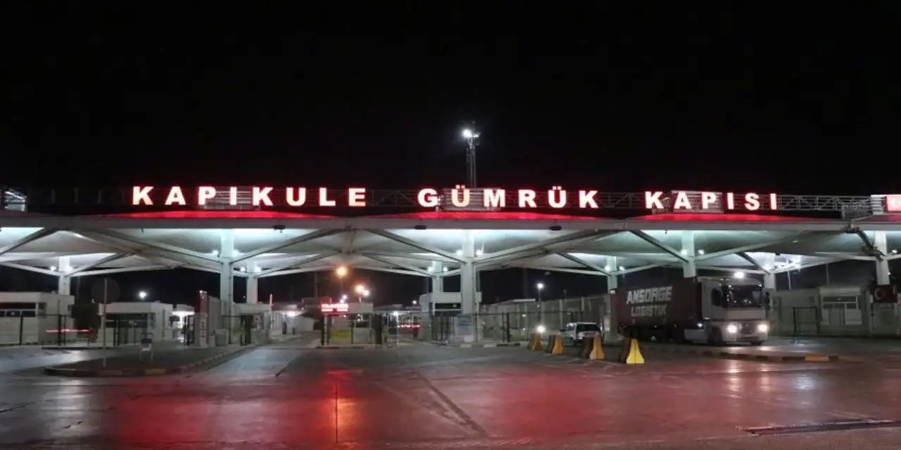 Kapıkule'de emekli polis tırın içinde ölü bulundu.