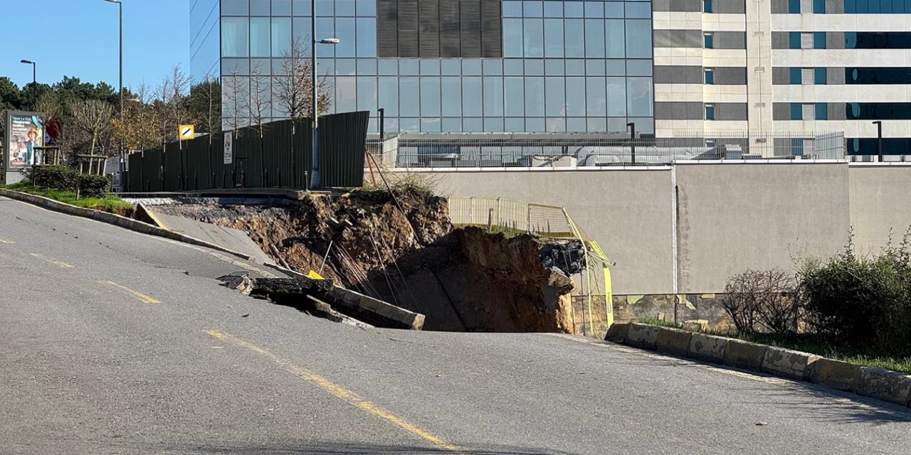 Ümraniye'de istinat duvarı çöktü