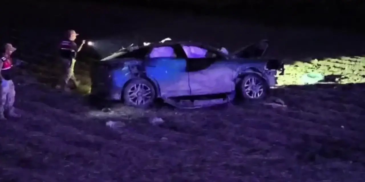 Hatay'da lastiği patlayan araç tarlaya uçtu: 1 ölü 2 yaralı