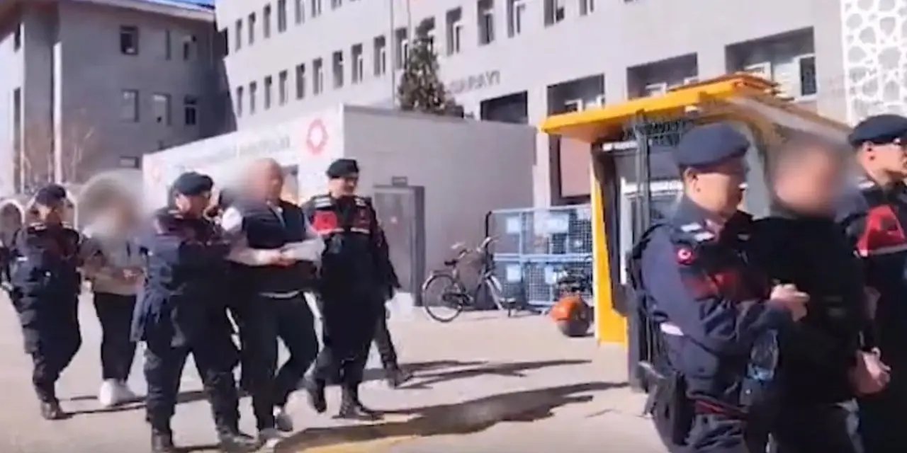 Bakan açıkladı: Polise saldıran 3 kişi tutuklandı