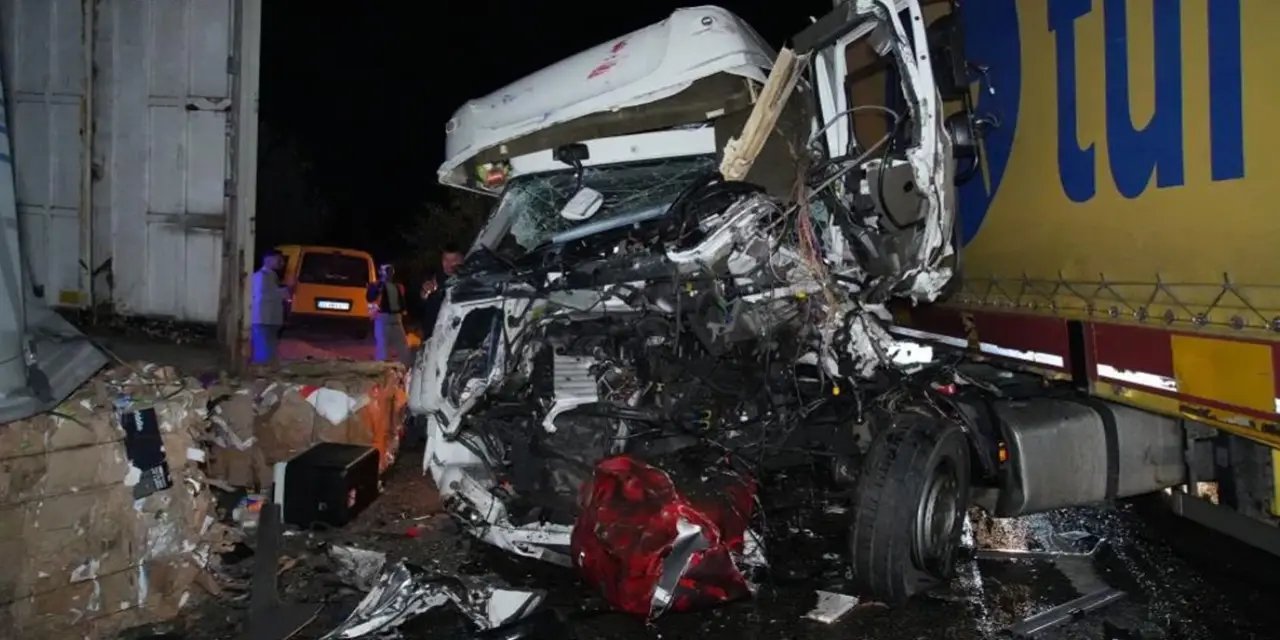 Edirne'de zincirleme kaza: Ölü ve yaralılar var