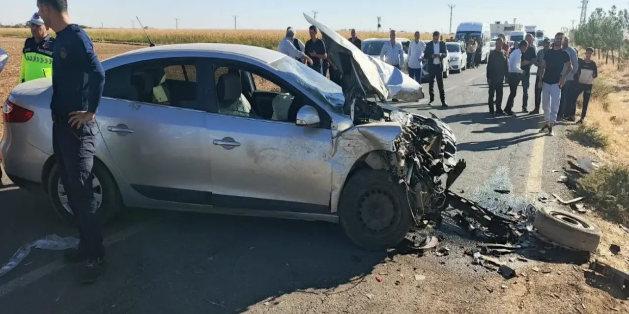 Mardin'de iki otomobil çarpıştı: Çok sayıda yaralı var