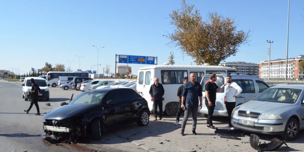 Aksaray'da yaya geçidinde korkunç kaza: 2 kişi yaralandı