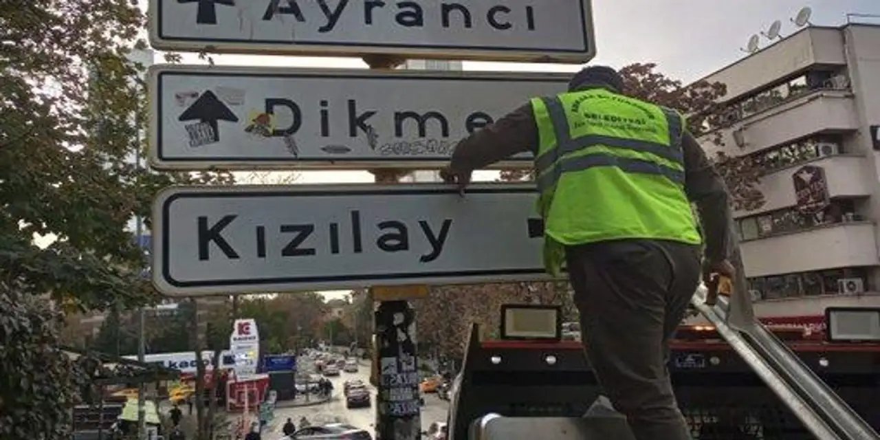 Ankara'daki Kızılay tabelasına koruma görevlendirildi