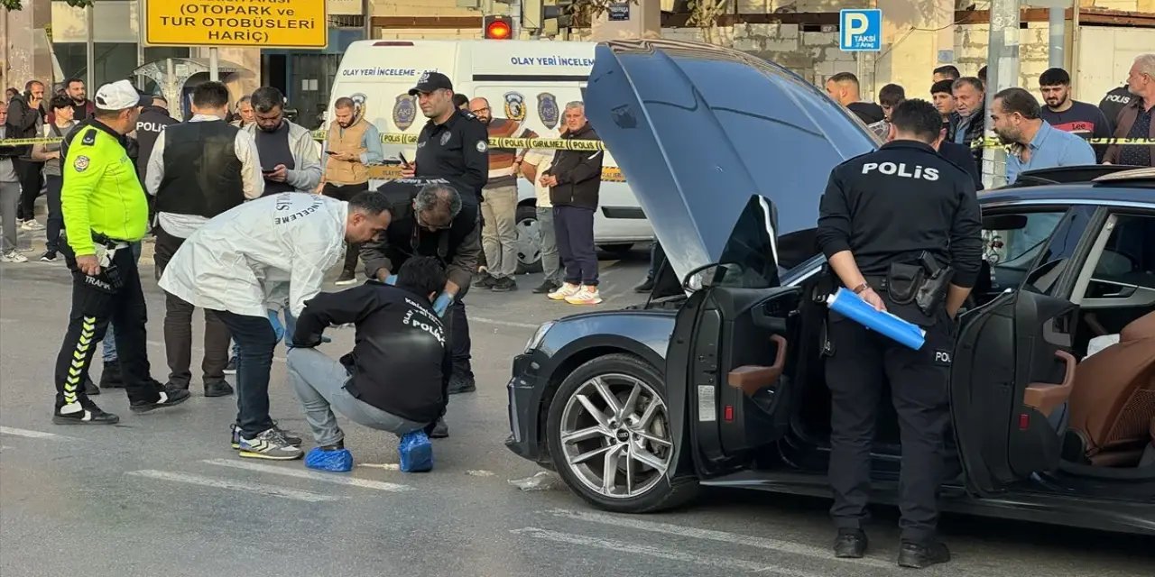 İzmir'de bir kişi silahlı saldırıya uğradı: Ağır yaralandı