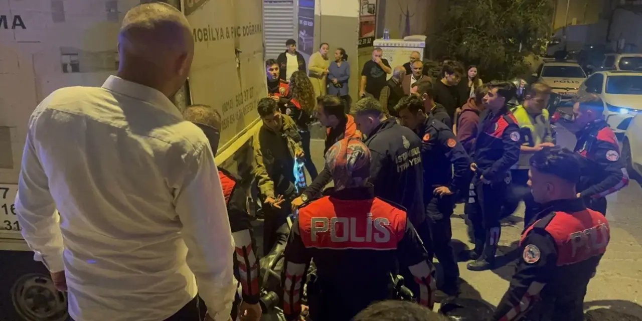 Küçükçekmece'de yunus ekibine otomobil çarptı: 2 polis yaralandı
