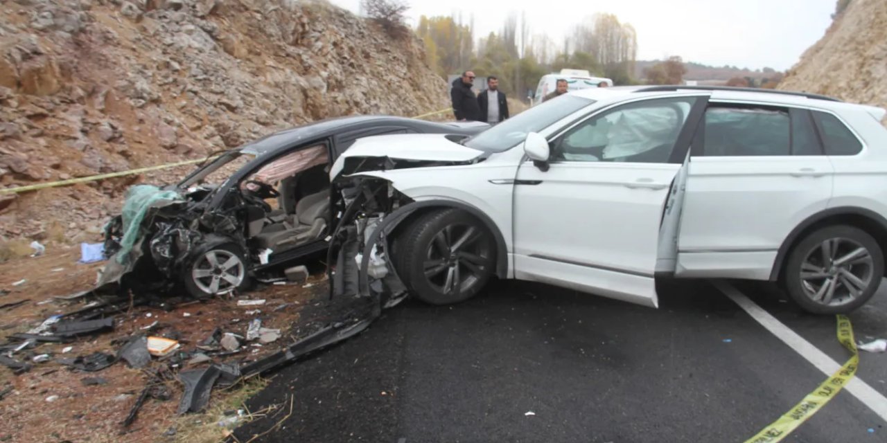 Konya'da 2 otomobil çarpıştı: 1 ölü 3 yaralı