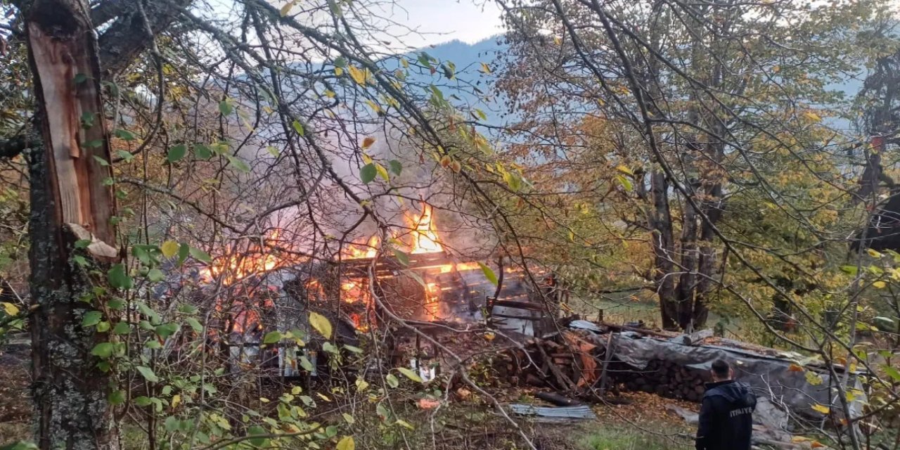 Karabük'te ahşap evde yangın: 5 kişi etkilendi