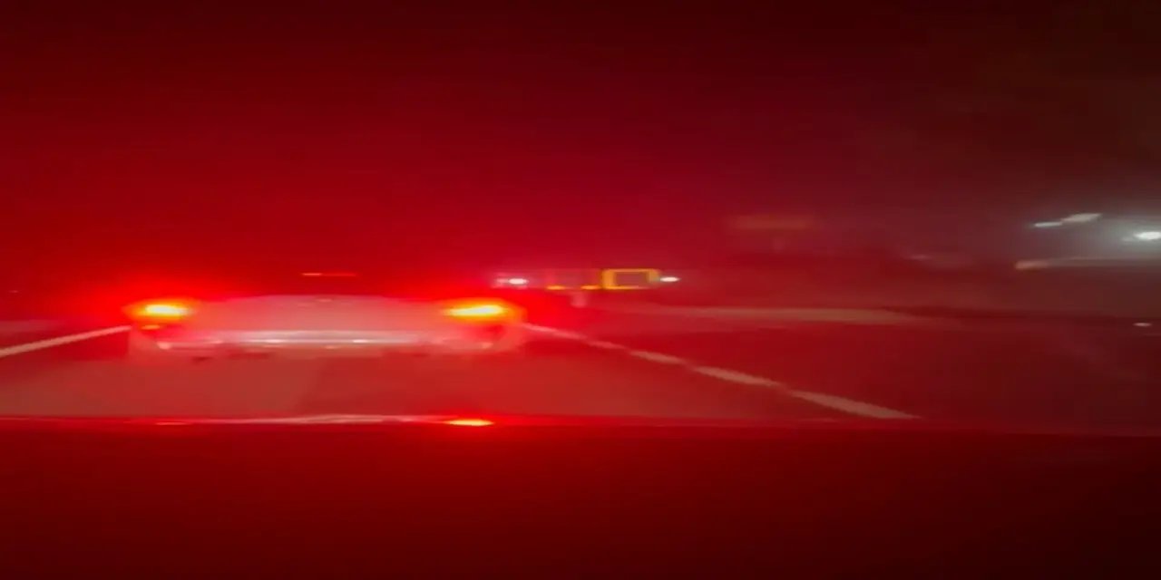 Trafikte araçtan inip cam yumruklayan sürücüye ev hapsi verildi