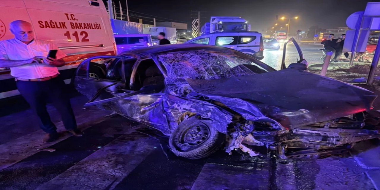 Mersin'de yolcu otobüsüyle minibüs çarpıştı: Çok sayıda yaralı var