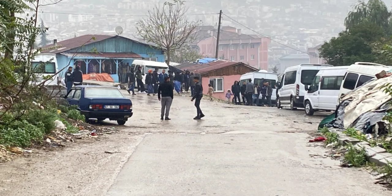 Kocaeli'nde 4 yaşındaki çocuk minibüs çarpması sonucu hayatını kaybetti