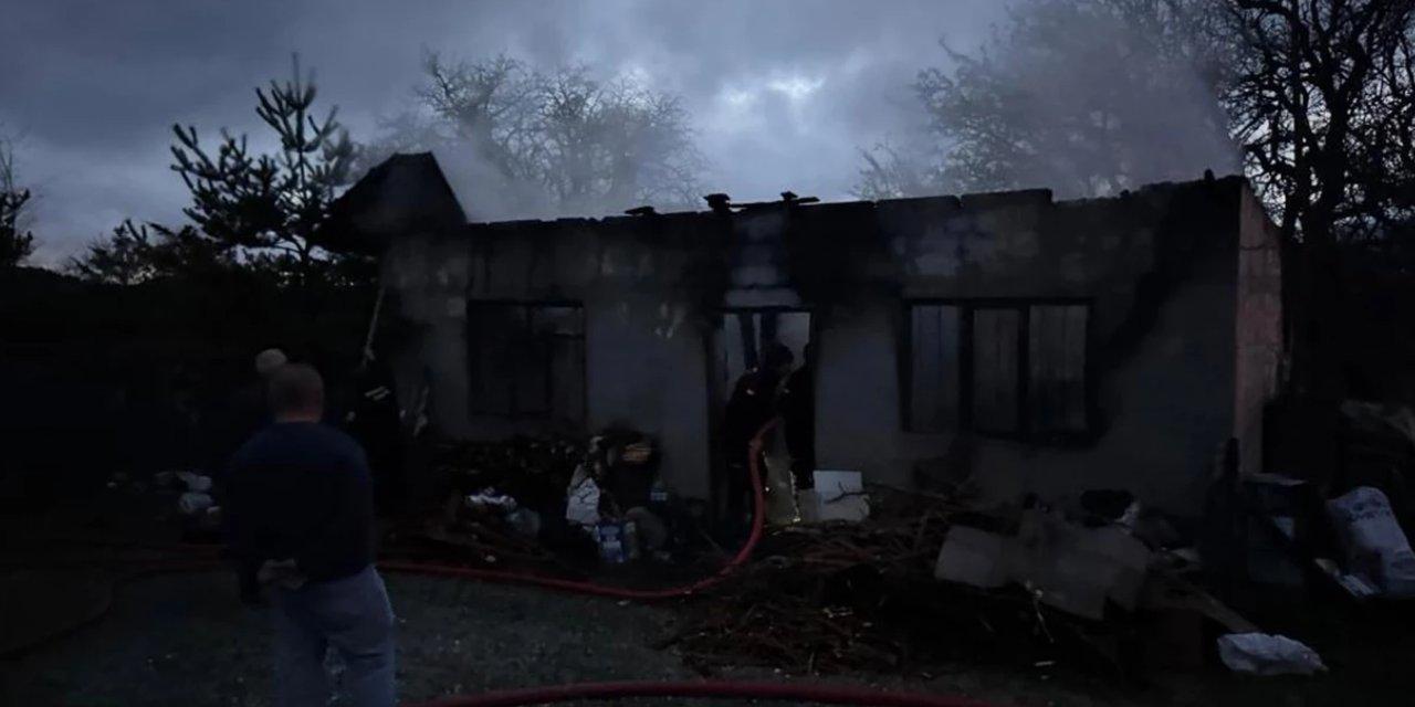 Kastamonu'da bir kişi sobayı yakmak isterken kendini ve evi yaktı