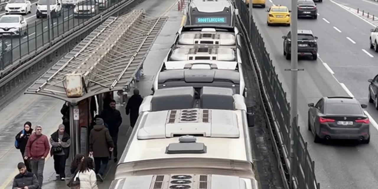 Metrobüsün çarptığı engelli yolcu hayatını kaybetti