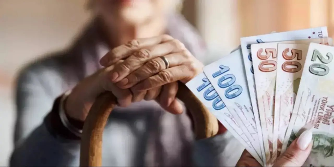 Emekliler için maaşlara seyyanen zam talebi
