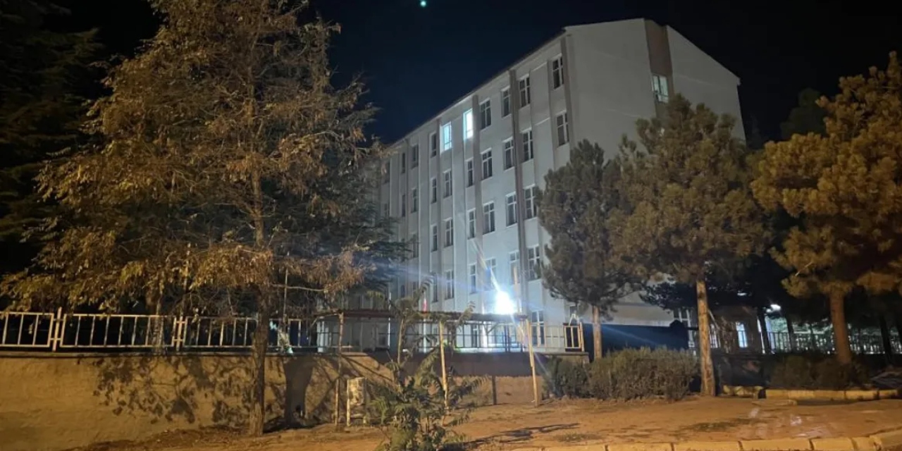 Niğde'de pasta yiyen 6 öğrenci zehirlendi