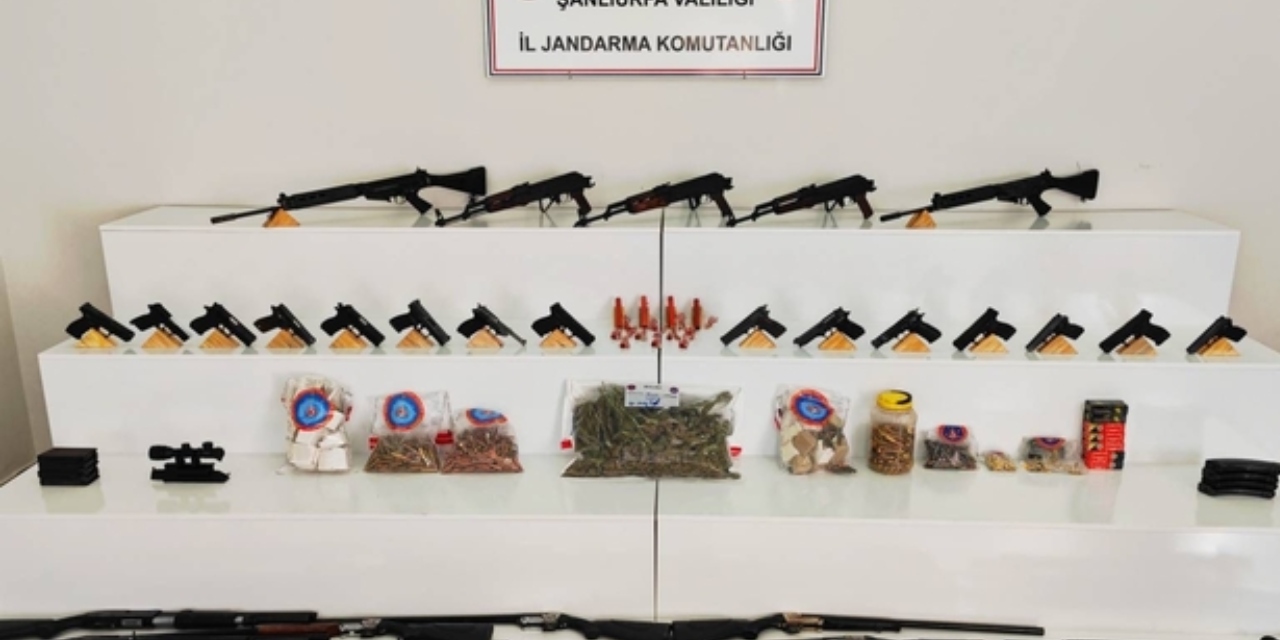 Mısır tarlasında patlayıcı madde ve silahlar ele geçirildi: 9 kişi gözaltına alındı