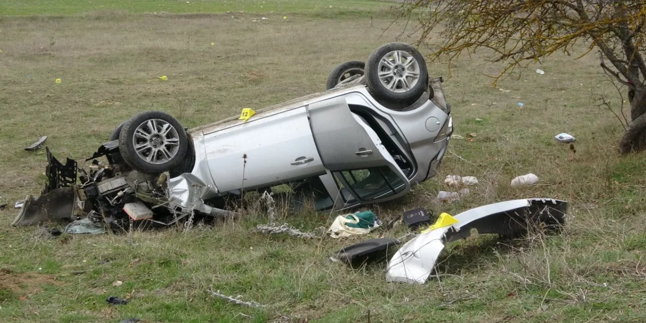 Kastamonu'da otomobil takla attı: 2 kardeş vefat etti