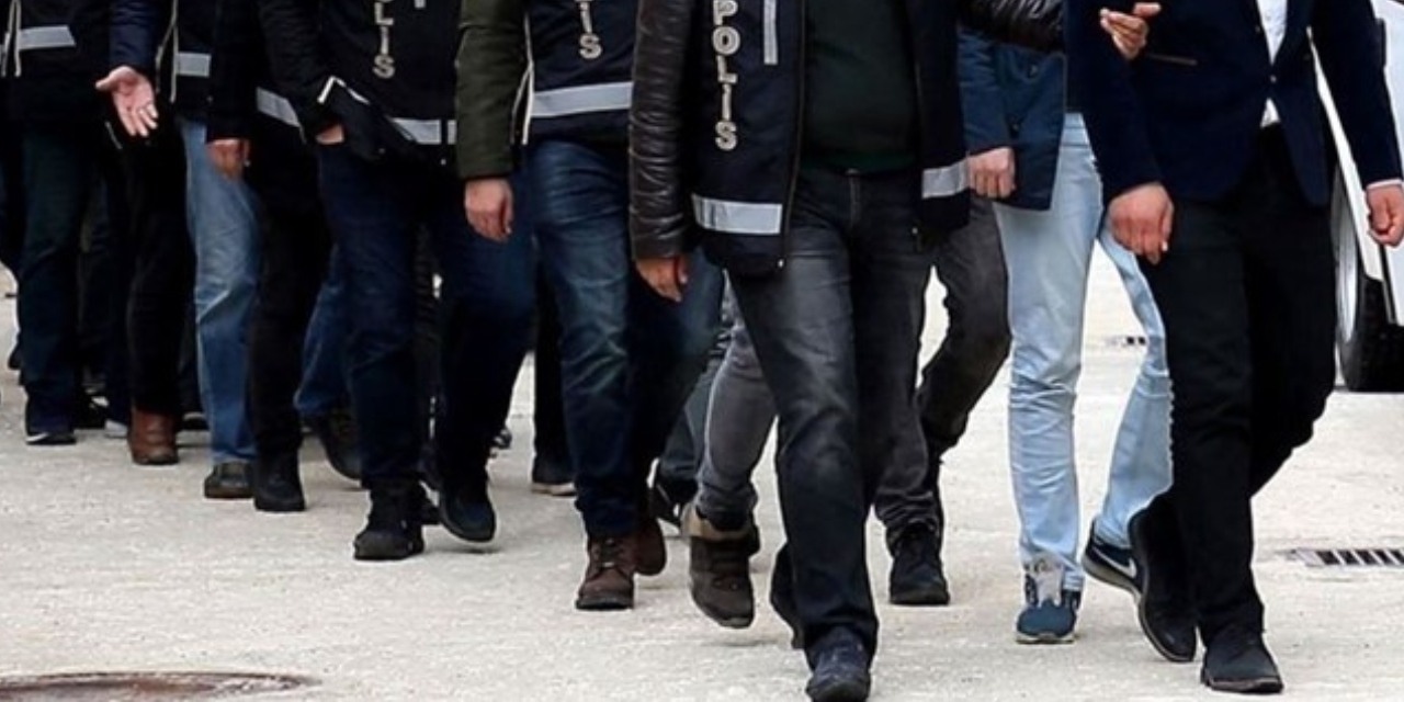 İstanbul merkezli FETÖ operasyonunda 35 kişi tutuklandı