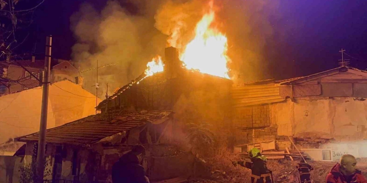 Çankırı’da ev yangını: İki ev alevlere teslim oldu