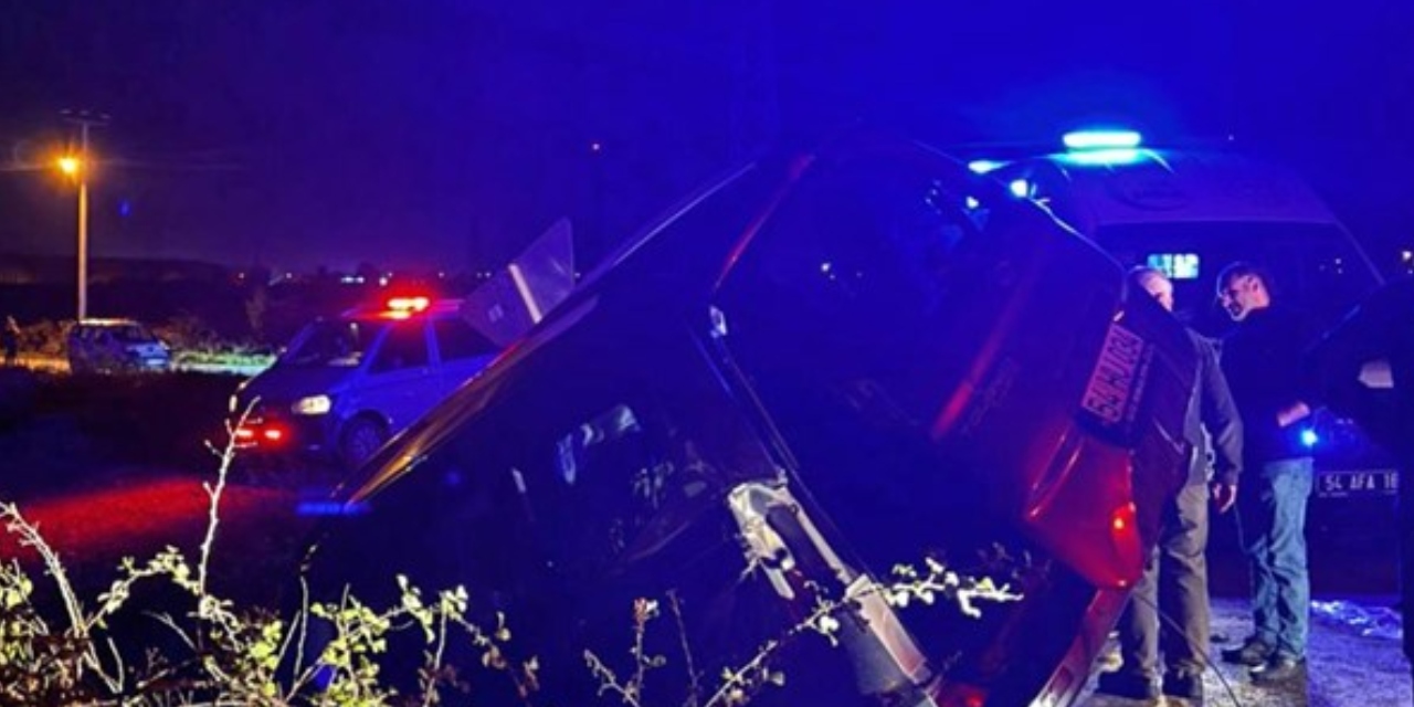 Sakarya'da iki hafif ticari araç çarpıştı: 1 kişi hayatını kaybetti