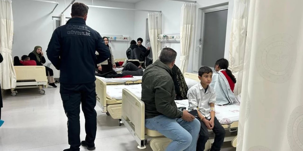120 öğrenci gıda zehirlenmesi şüphesiyle hastaneye kaldırıldı