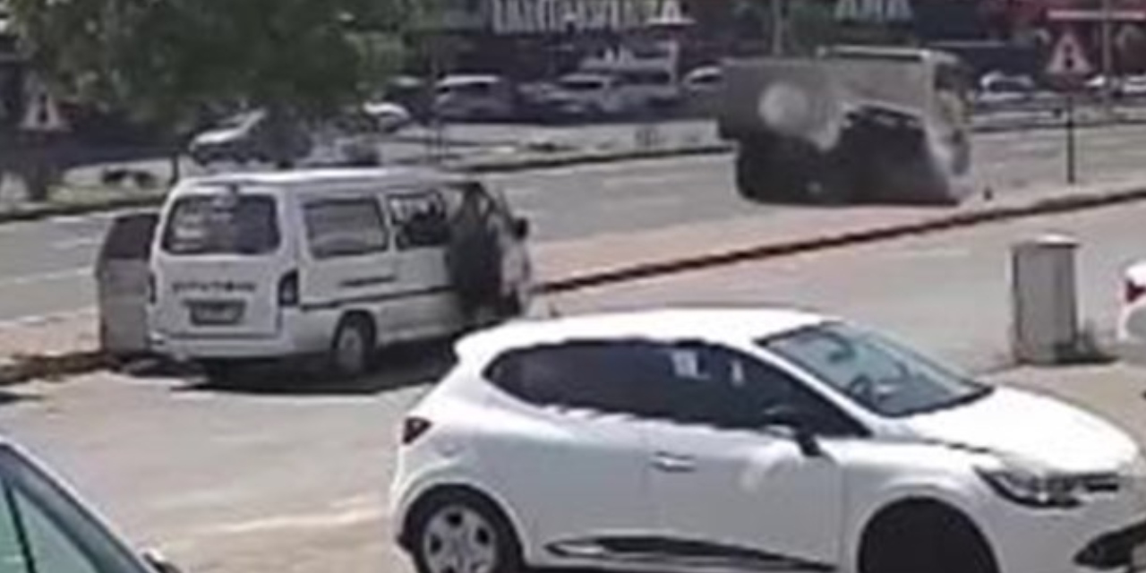 Kayseri'de hızla giden otomobil kamyona çarptı