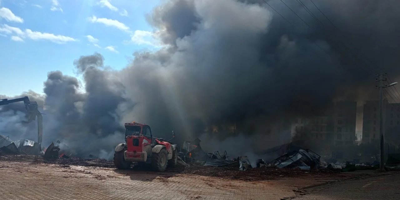 Gaziantep'te bir depoda yangın çıktı