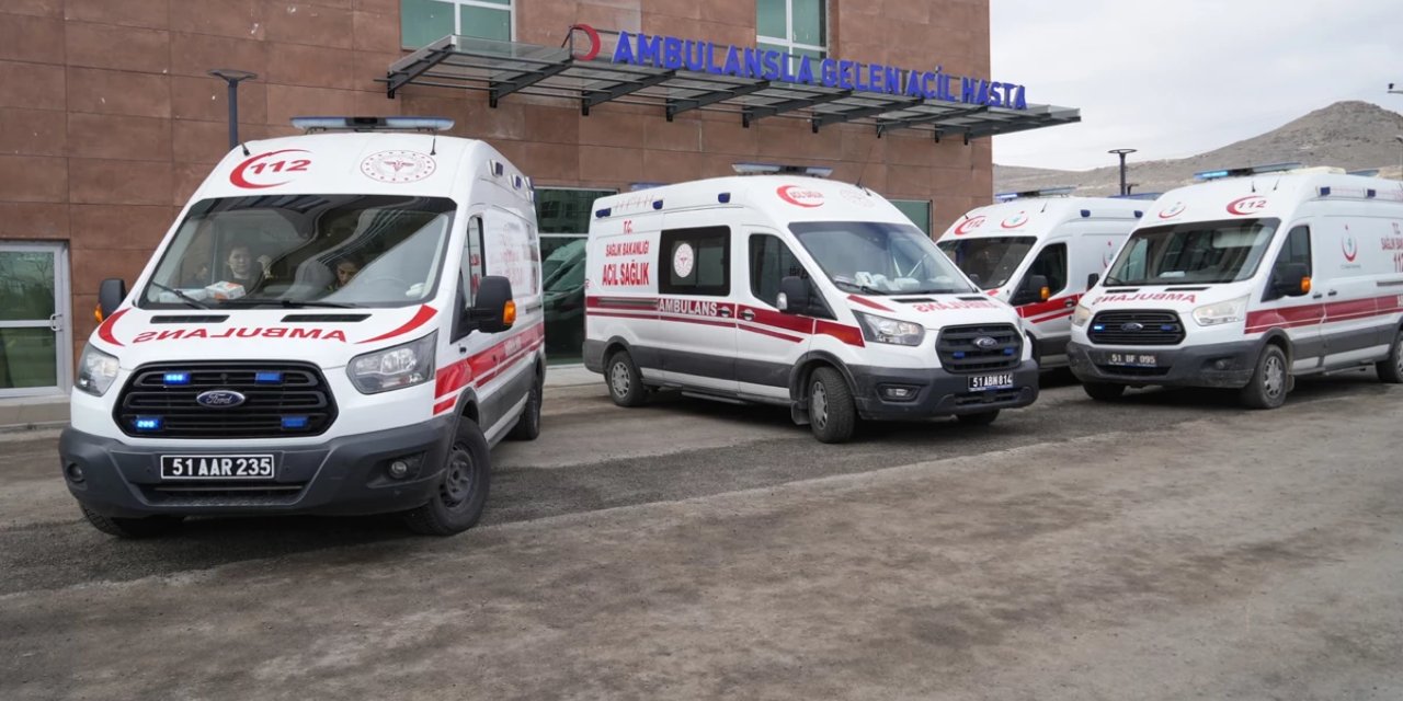 Niğde'de tavuk döner yiyen 3 öğrenci zehirlendi