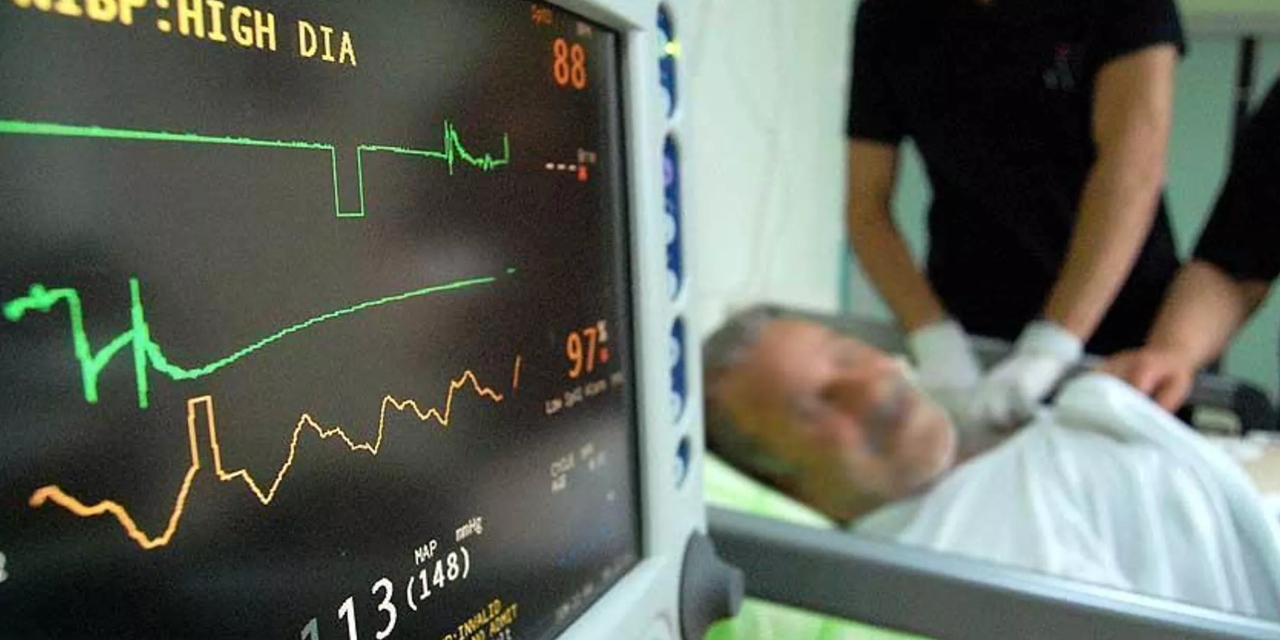 Sağlık Bakanı açıkladı: Havalimanı ve AVM'lere otomatik şok cihazları geliyor