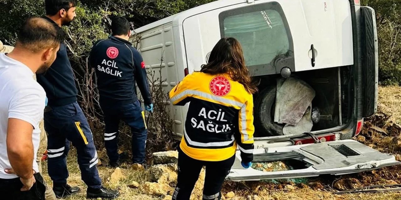 Gaziantep'te minibüs şarampole devrildi: 1 ölü 3 yaralı