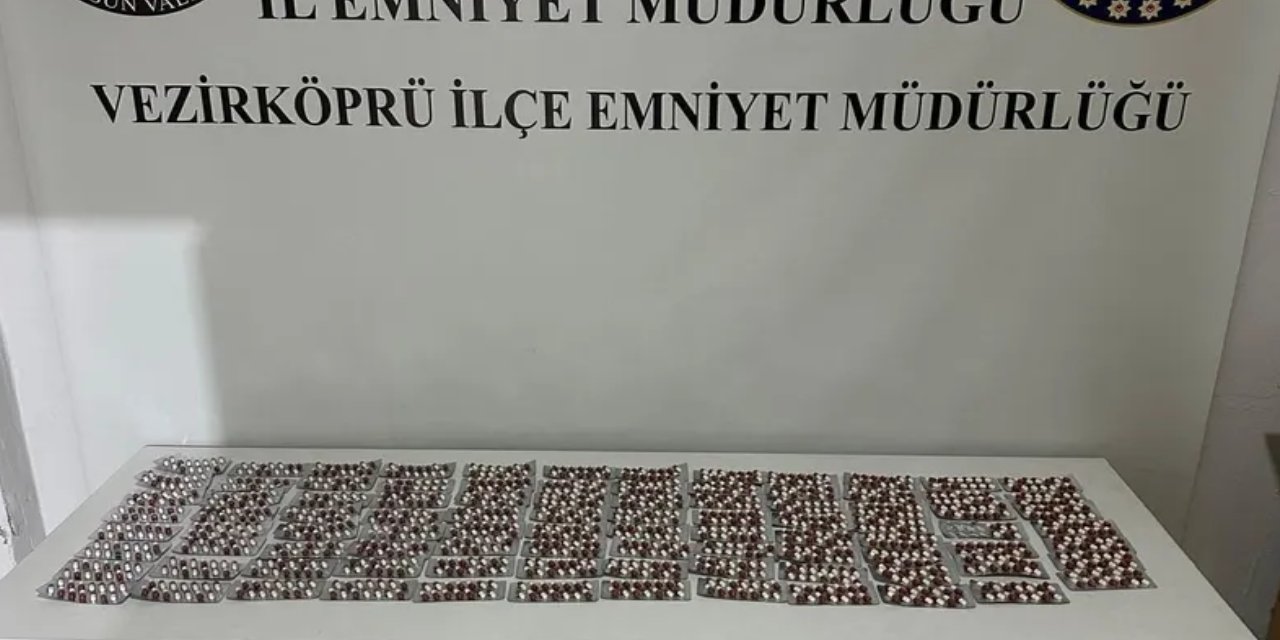 Samsun'da bir aracın içinden 1.308 adet uyuşturucu hap çıktı
