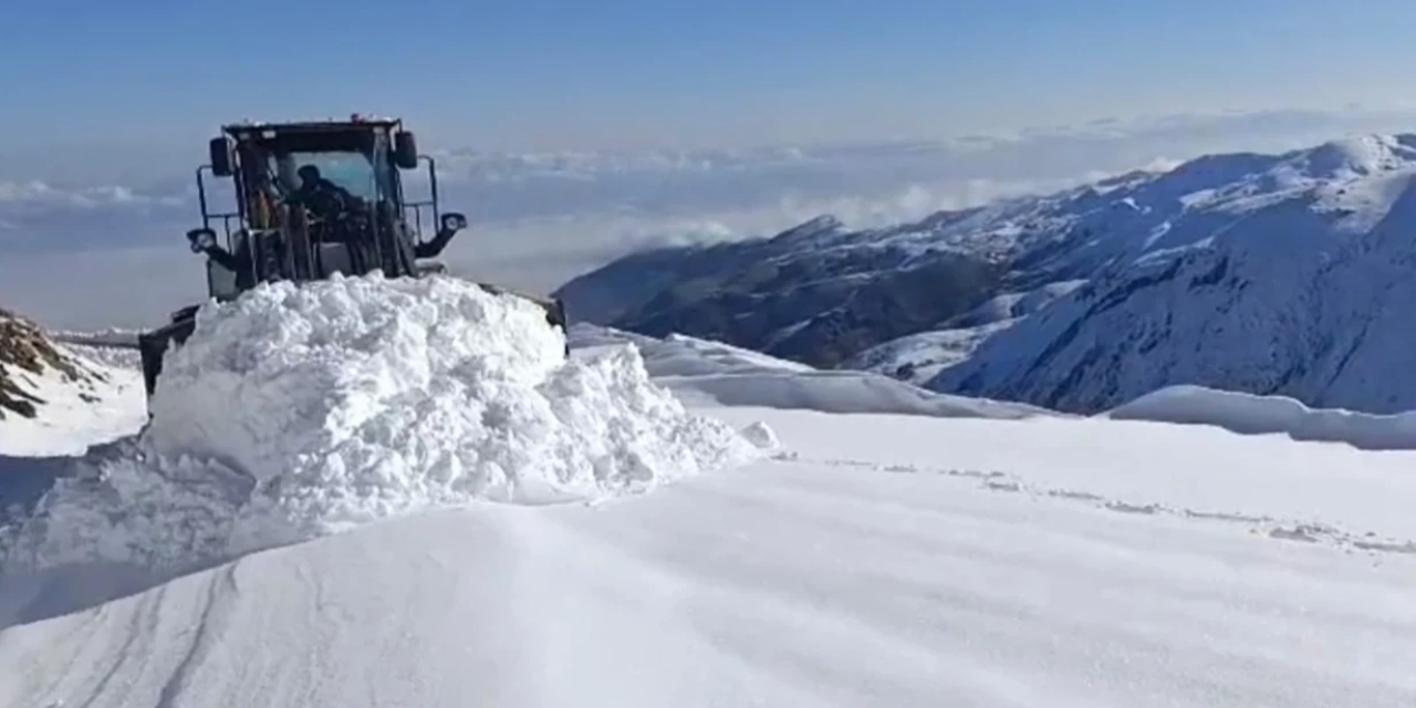 Muş'ta kar yağışı nedeniyle yollar kapandı