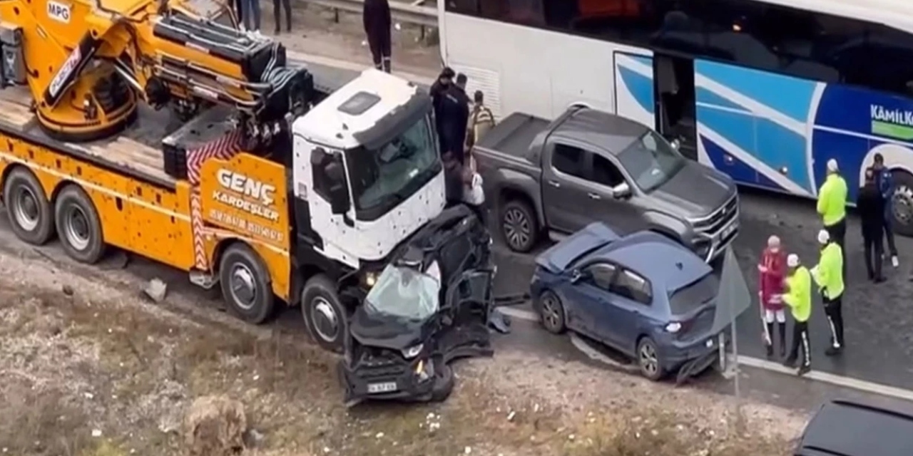 Ankara'da vinç, 13 aracı biçti