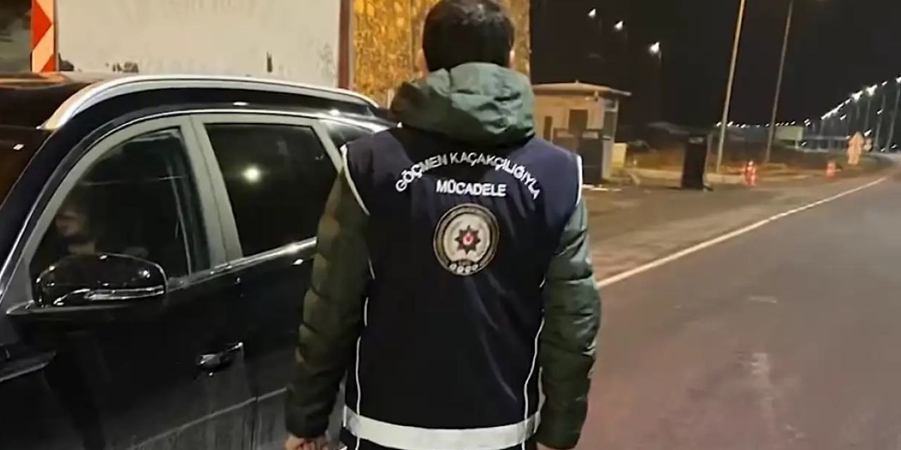 81 ilde düzenlenen denetimlerde 55 göçmen kaçakçılığı organizatörü ve 972 düzensiz göçmen yakalandı