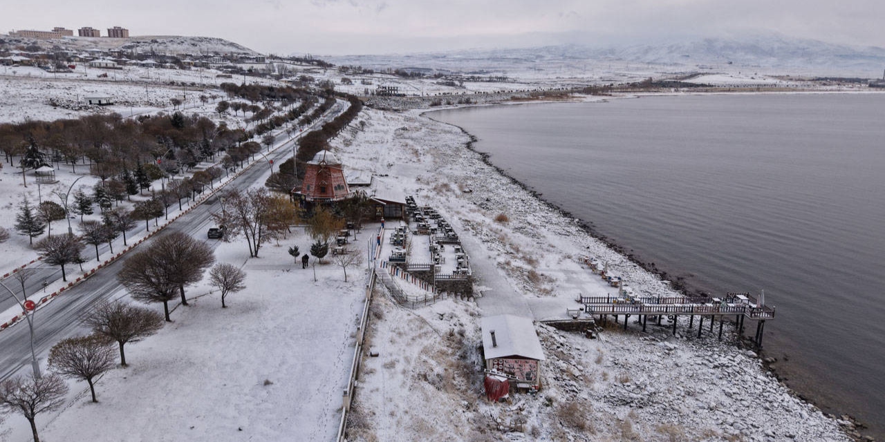 Van ve Bitlis'te 70 yerleşim yerine ulaşılamıyor