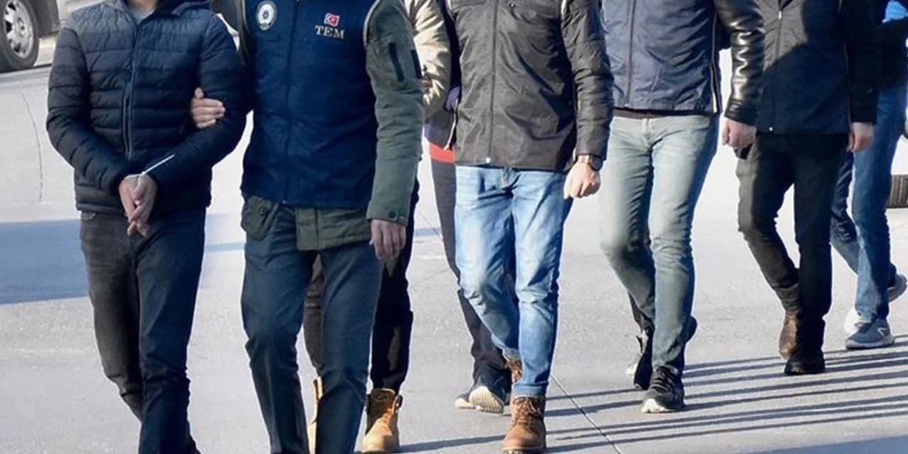 İstanbul'da suç örgütlerine yönelik operasyonlarda yakalanan 13 şüpheli tutuklandı