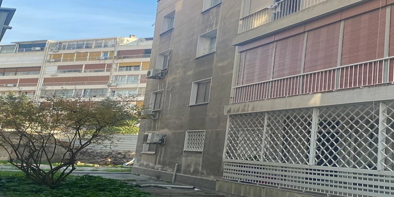 İzmir'de eski milli basketbolcu balkondan düşerek hayatını kaybetti