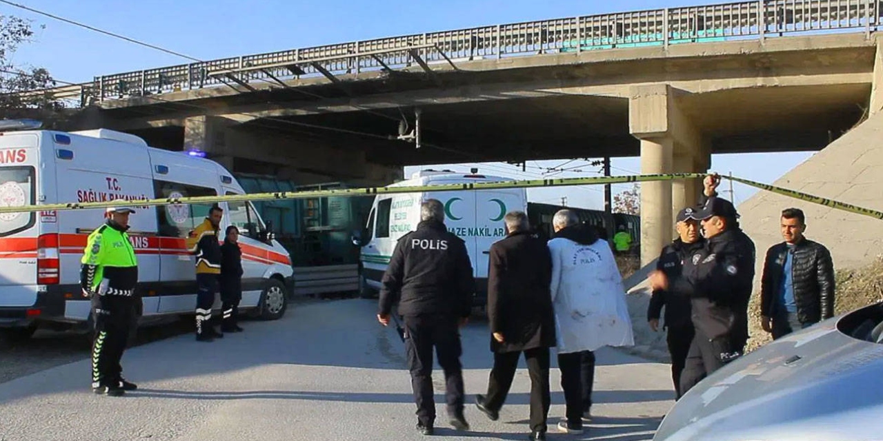 Malatya'da yük treninin çarptığı genç hayatını kaybetti