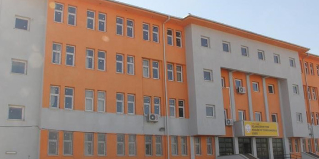 Cizre'deki lisede taciz iddiası: Öğretmen gözaltına alındı