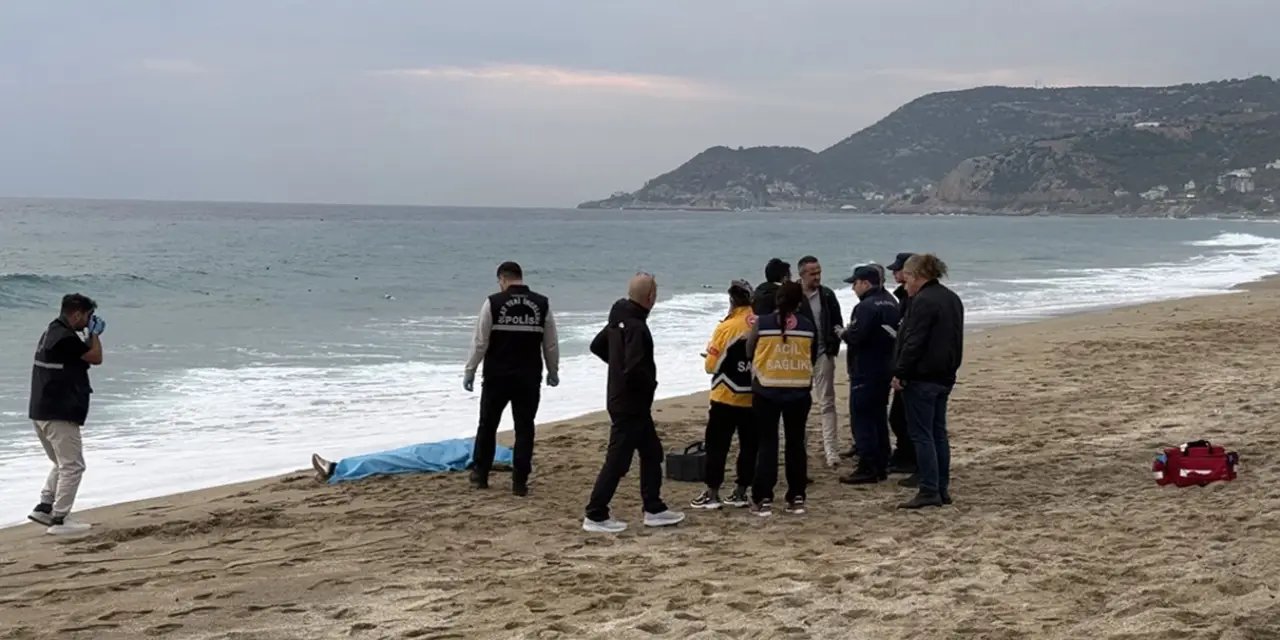 Antalya'da sahilde genç kadının cansız bedeni bulundu