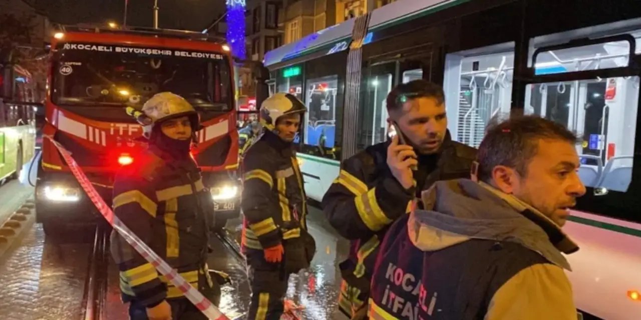 Kocaeli'nde yaşlı kadın tramvayın altında kaldı
