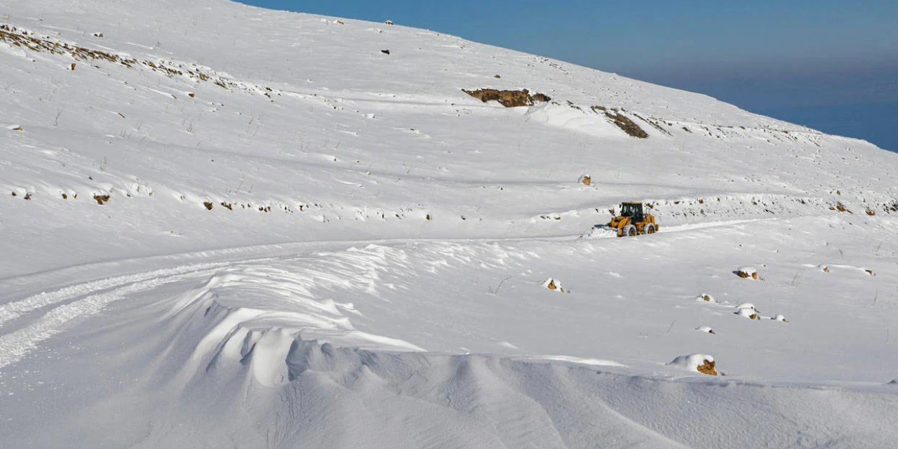 Van-Bahçesaray kara yolu ulaşıma kapatıldı
