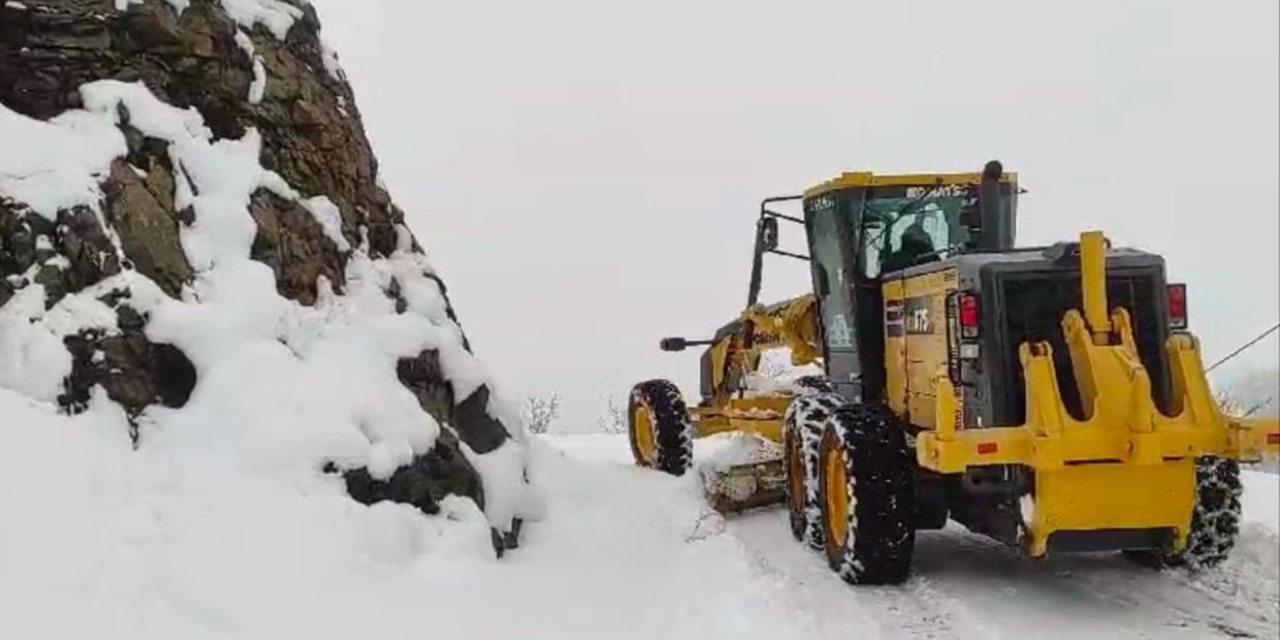Yoğun kar nedeniyle bazı köy yolları kapandı