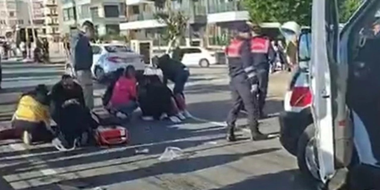 Antalya'da otomobil ile üçteker çarpıştı: 2 kişi hayatını kaybetti