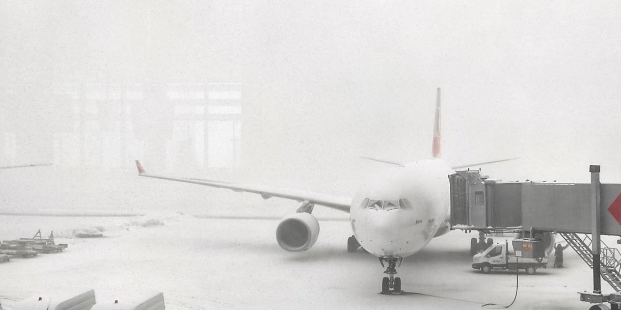 Diyarbakır'da kar nedeniyle uçak seferleri iptal edildi