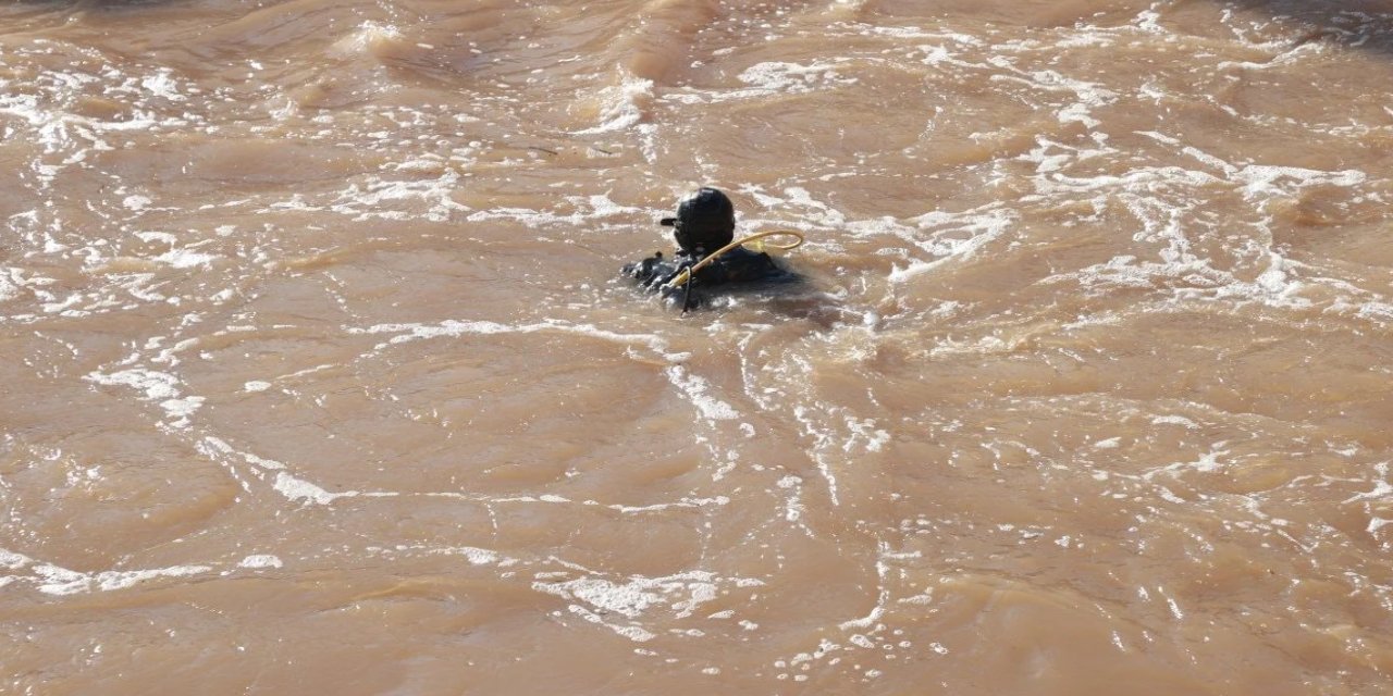Şanlıurfa'da kanala düşen araçtaki 3 çocuğun cansız bedeni bulundu