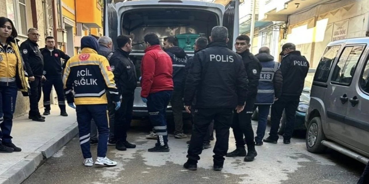Manisa'da boşanma aşamasındaki eşini sokak ortasında öldürdü