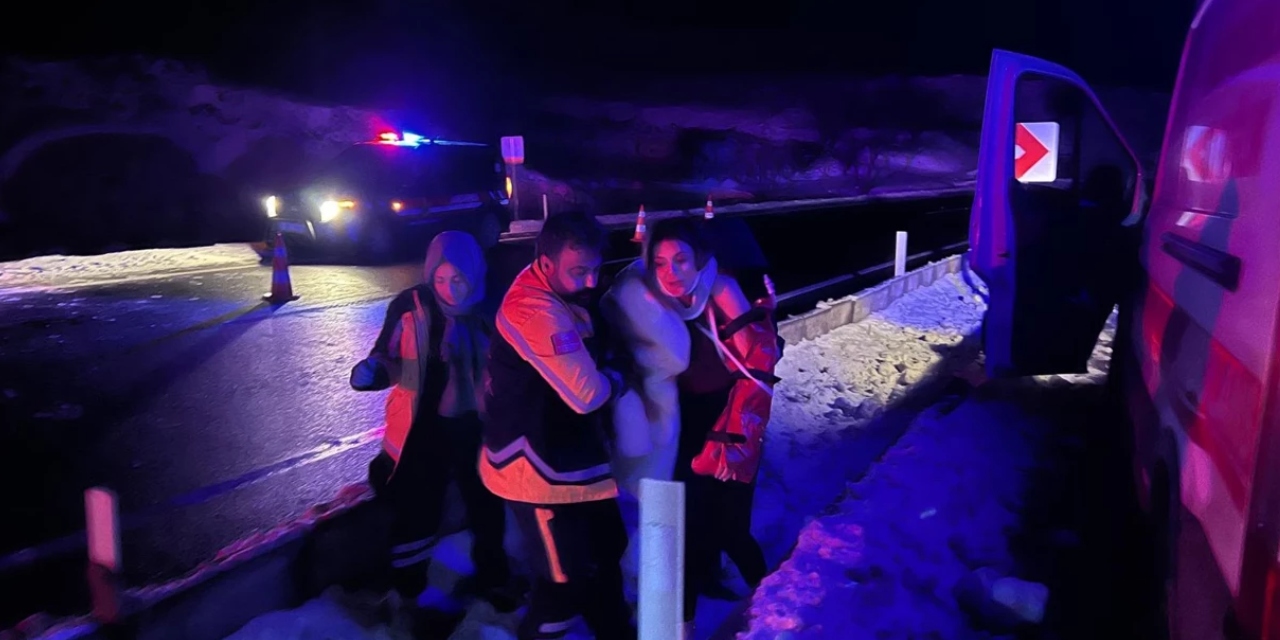 Nevşehir'de otomobil tarlaya uçtu: 4 kişi yaralandı